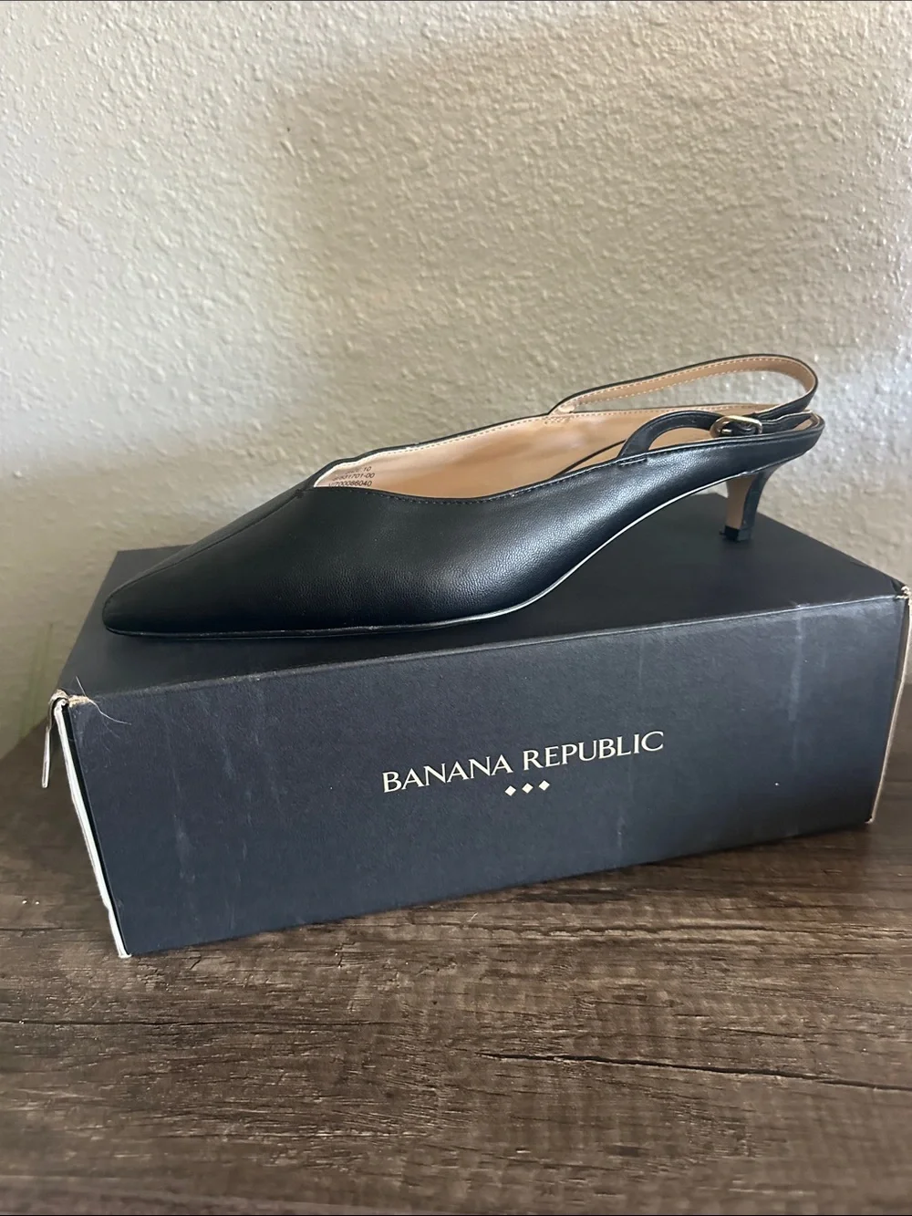 Banana Republic Black Pointed-Toe Slingback Kitten Heel